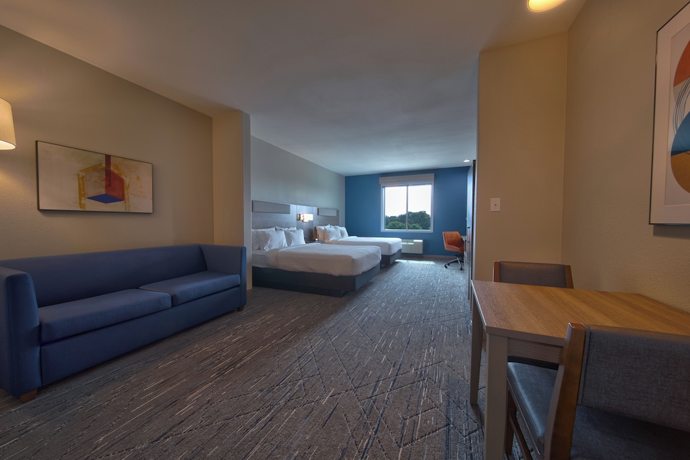 Holiday Inn Express Hotel And Suites Cleveland 34/55