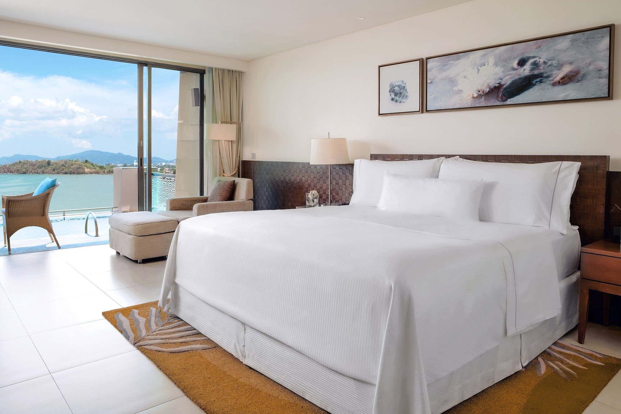 1 Bedroom, Suite, King Bed, Ocean Front, Pool Access
