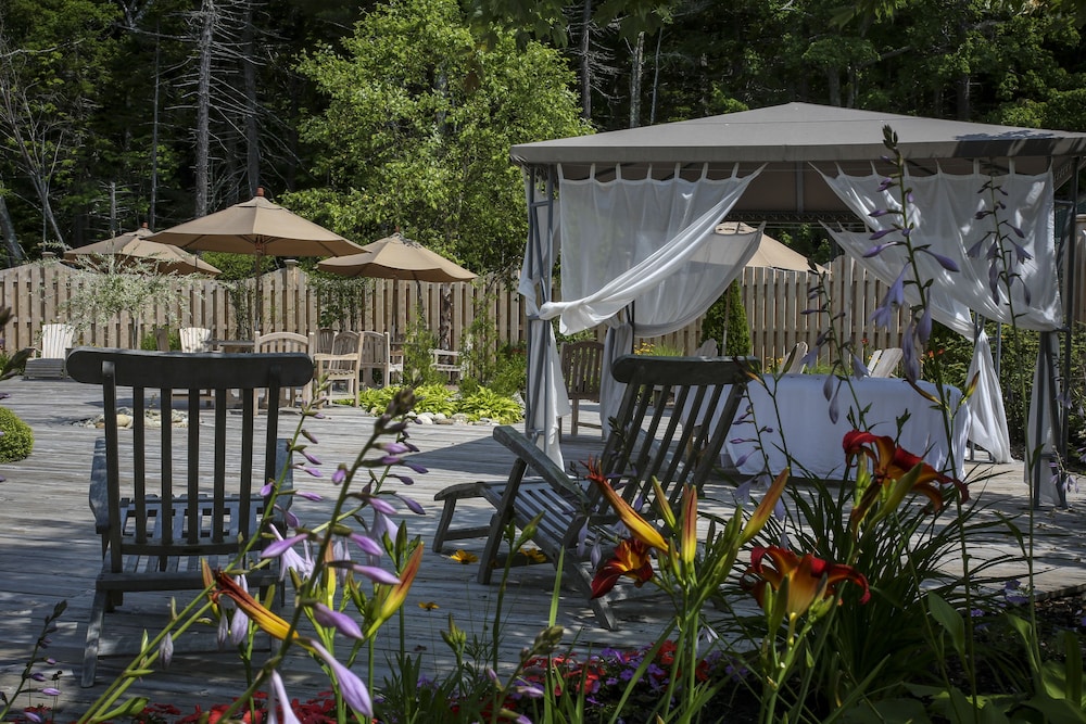 Spruce Point Inn Resort Spa 37/40