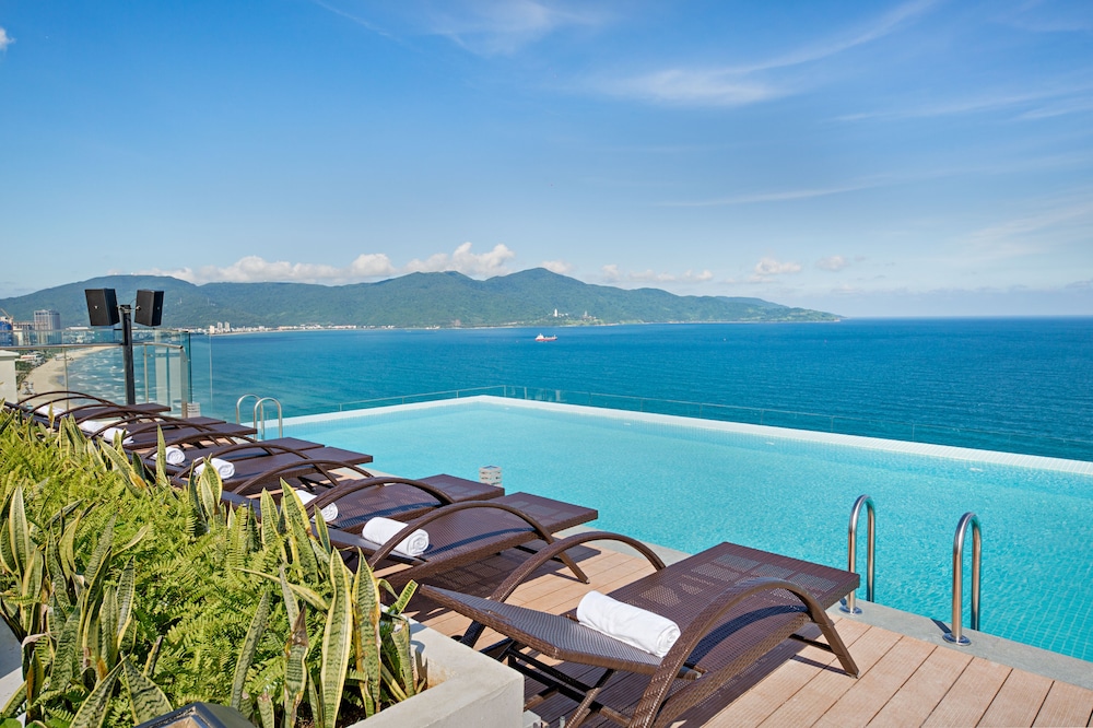TMS Hotel Da Nang Beach 37/68