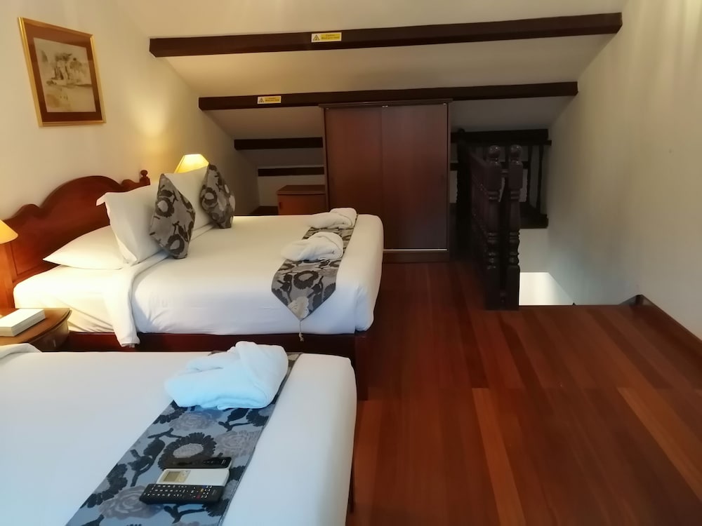 Heeren Straits Hotel 31/75