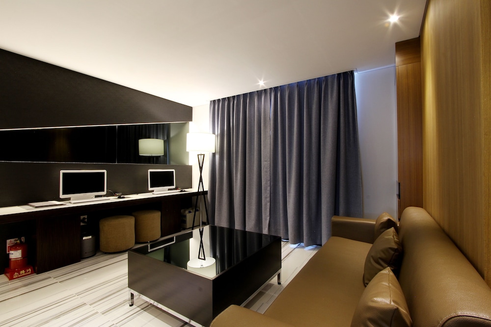 Royal Prime Hotel 20/50