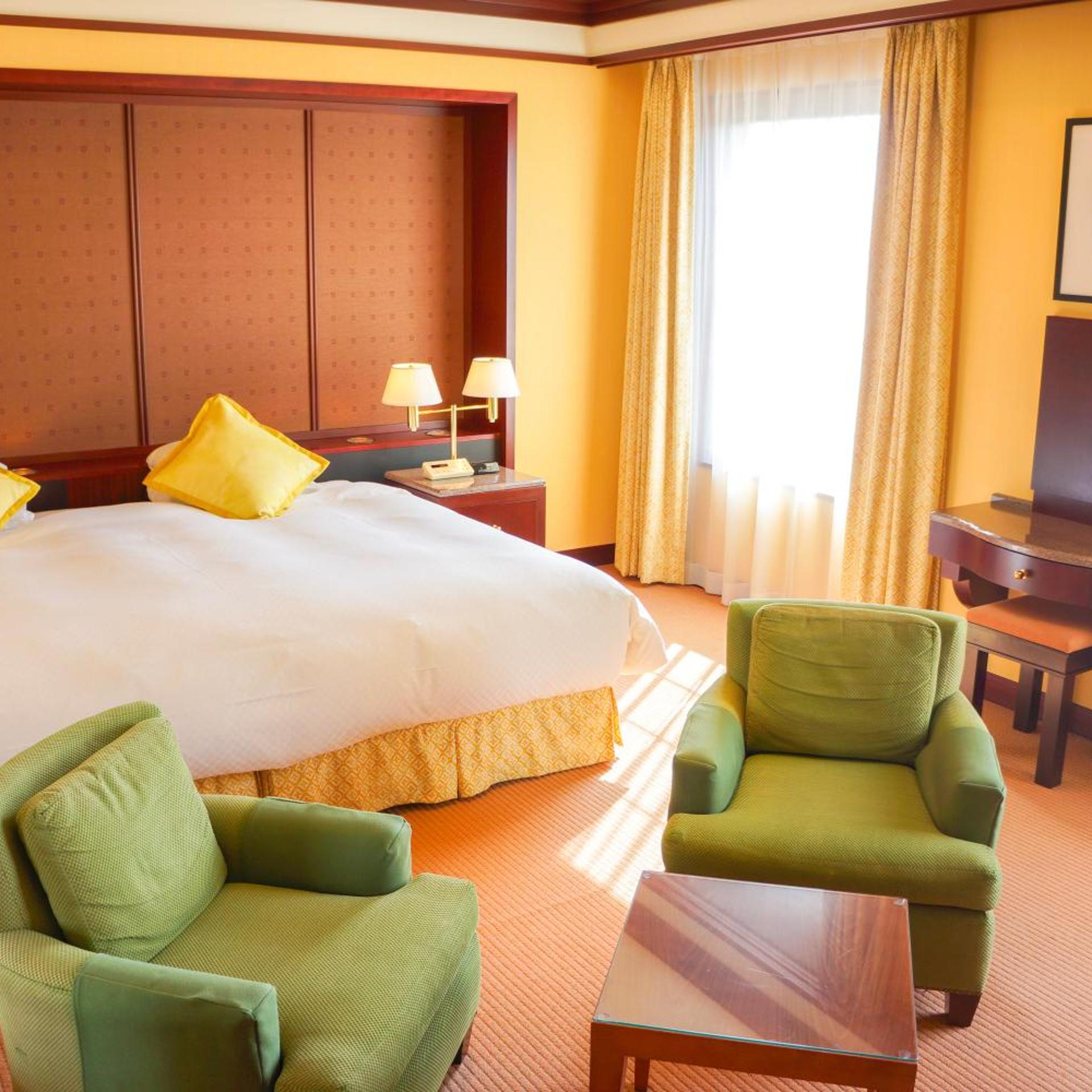 ROOM, KING BED
