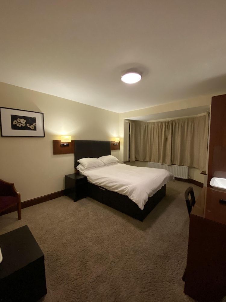 ROOM, DOUBLE BED, SHARED BATHROOM