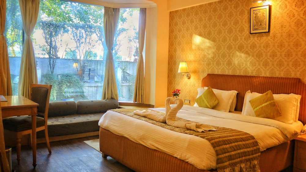 Dee Marks Hotel Resorts 22/66