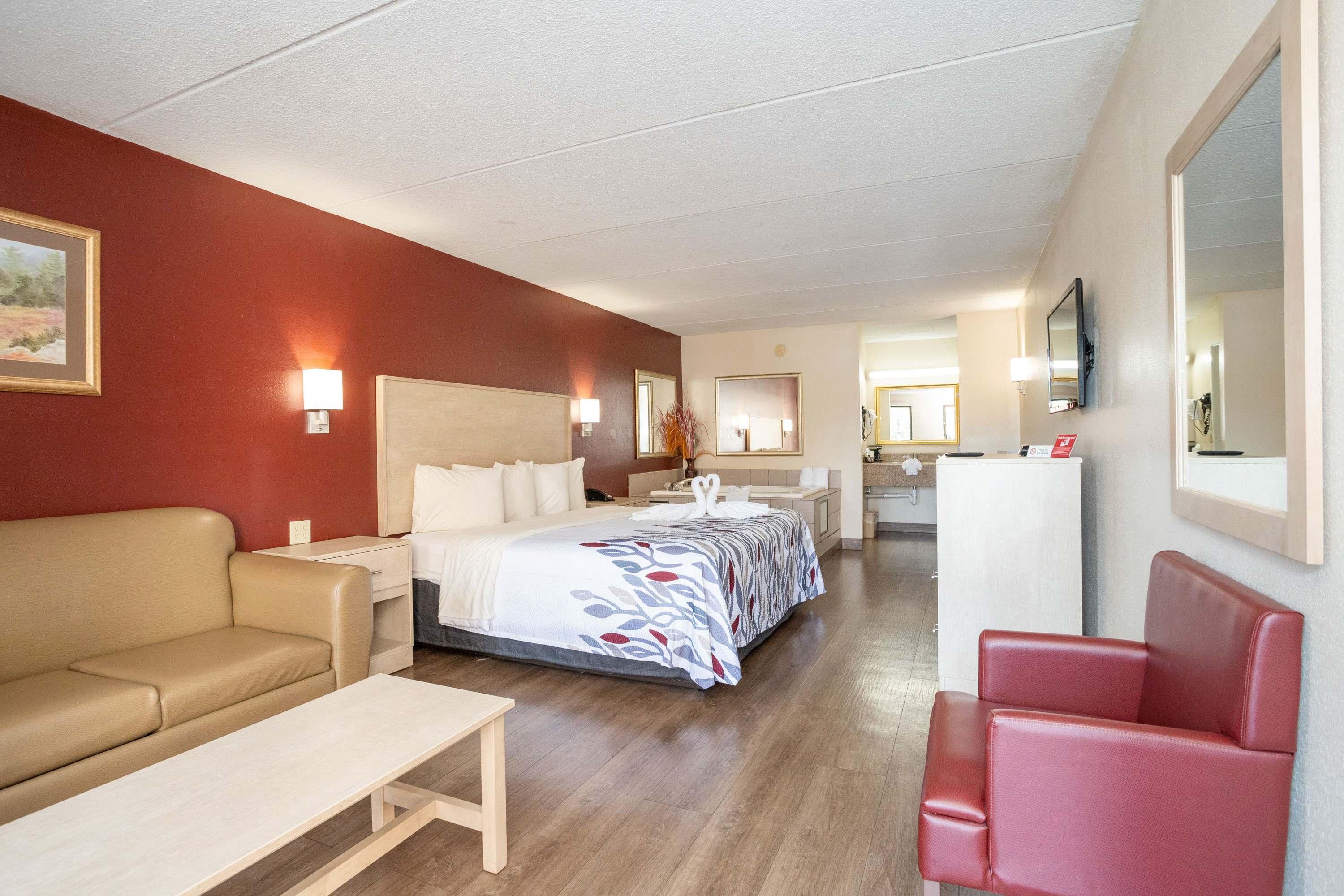 SUPERIOR, KING BED, JETTED TUB