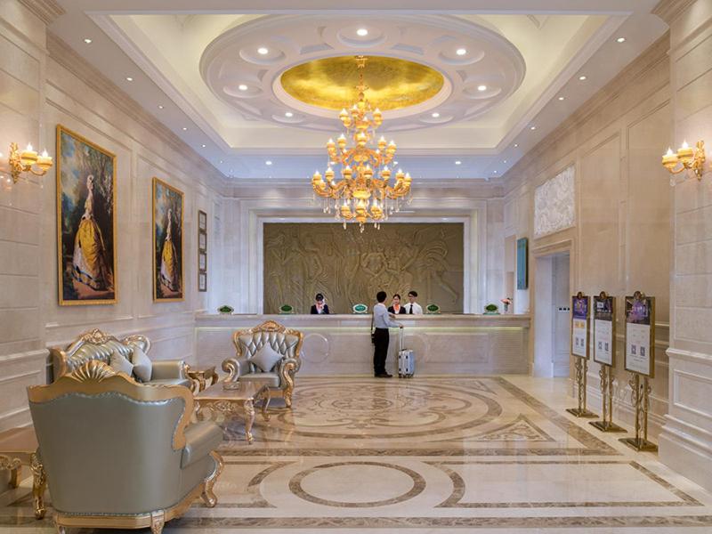 Vienna International Hotel (Dongguan Shilong Huixing Business Center) 4/17