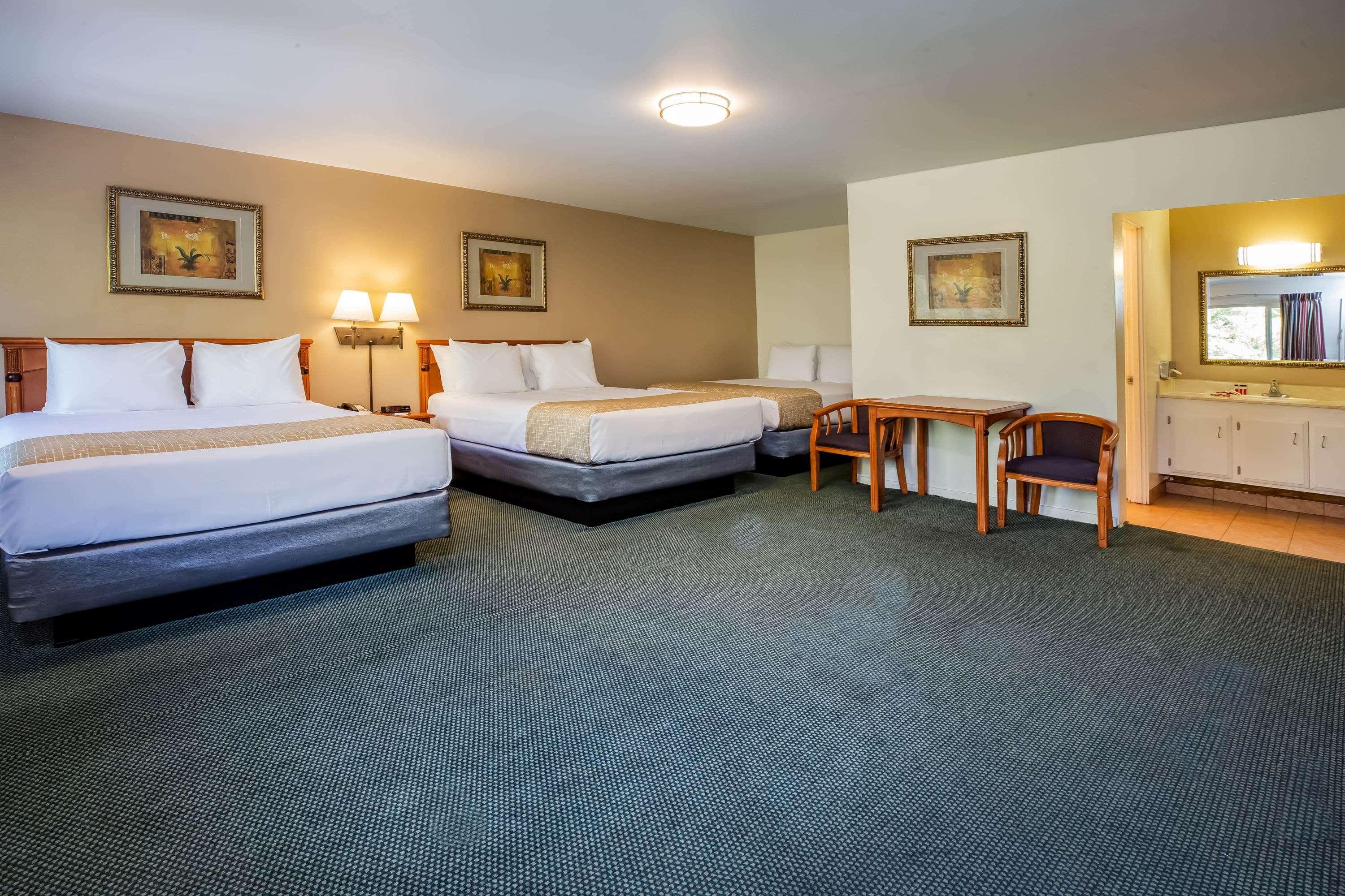 Room, 2 Queen Beds, River View, No Elevator