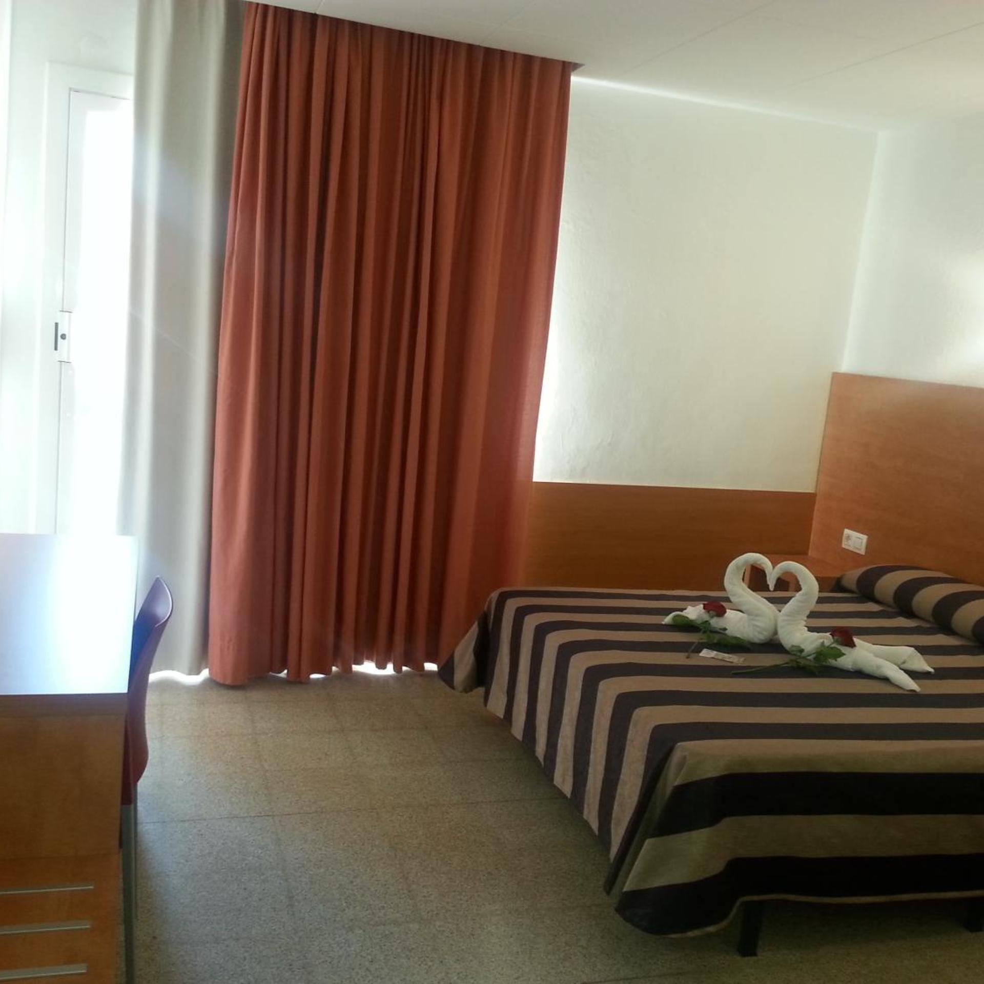 2 Bedrooms, Connecting, Family, Street View