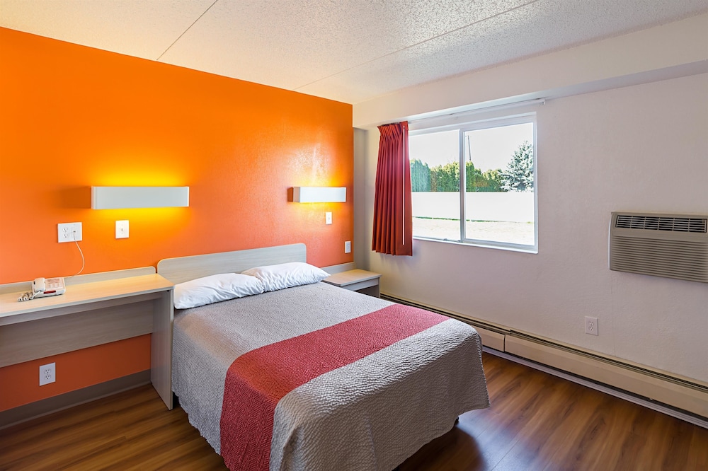 Motel6 Spokane, WA - East 17/34