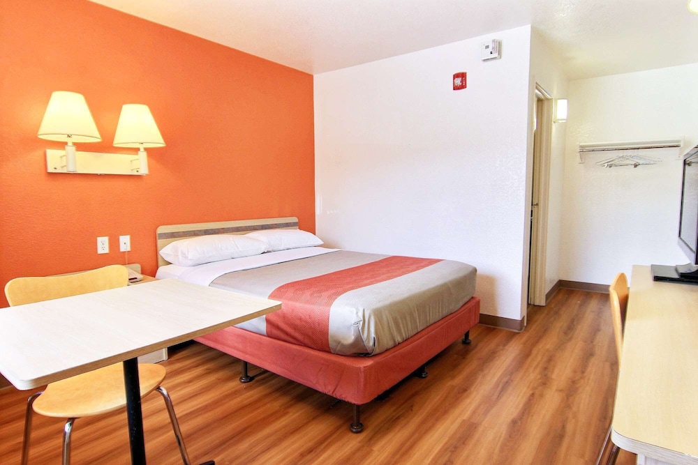 Motel6 Kingsville, TX 20/39