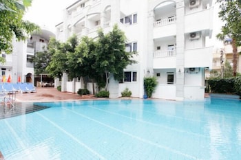 Two Seas Hotel 50/50