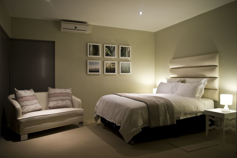 BUSINESS, STUDIO, QUEEN BED, CITY VIEW