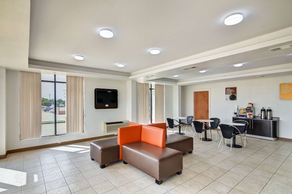 Motel6 Lindale, TX 23/34