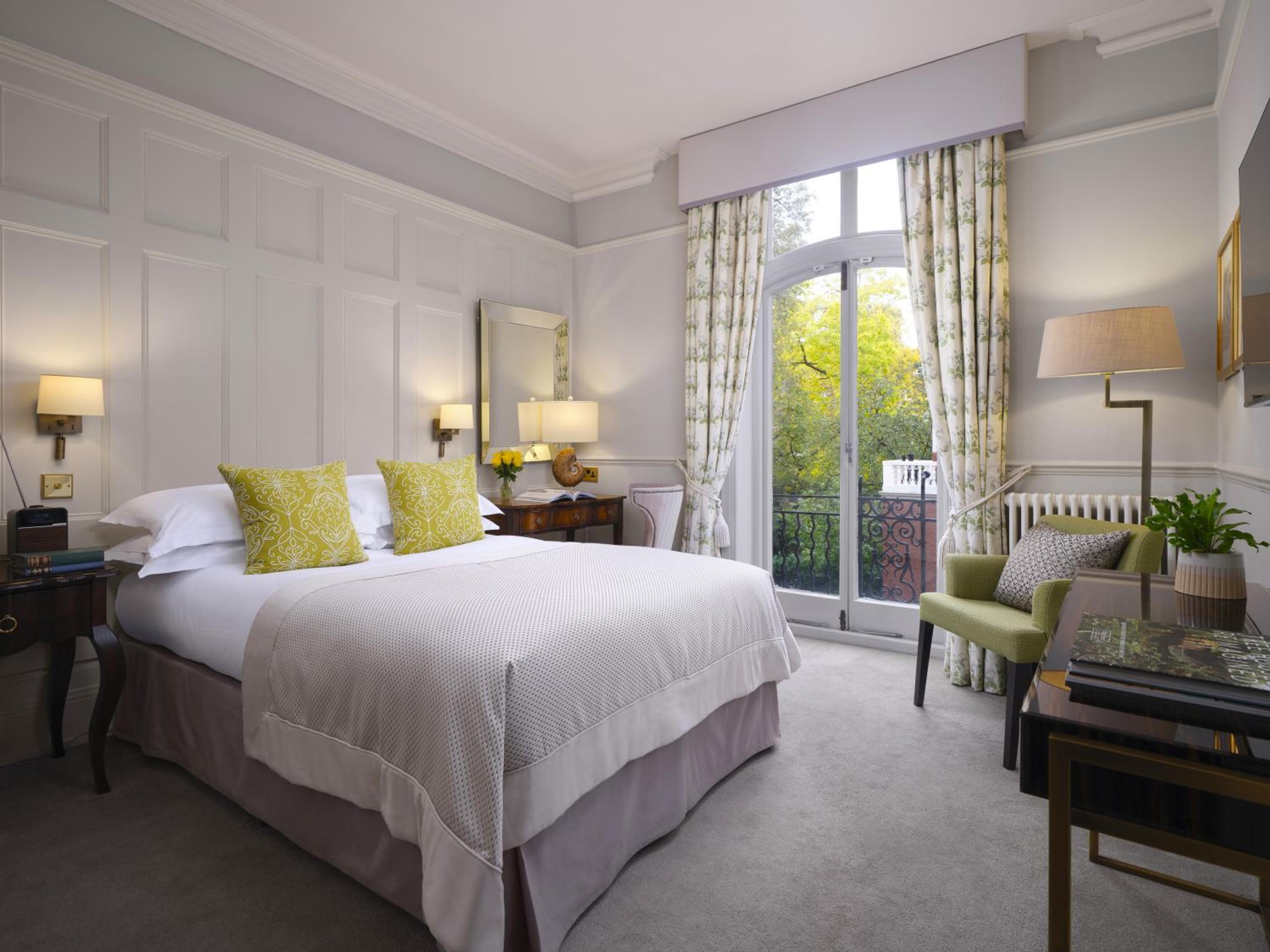 Petite, Double Bed