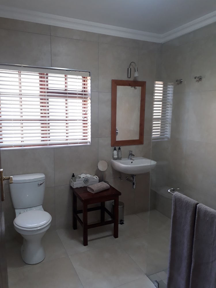 17 On Bird Guest House 46/50