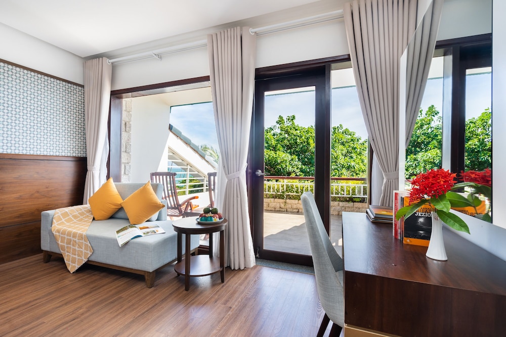 Hoang Ngoc Beach Resort 65/87