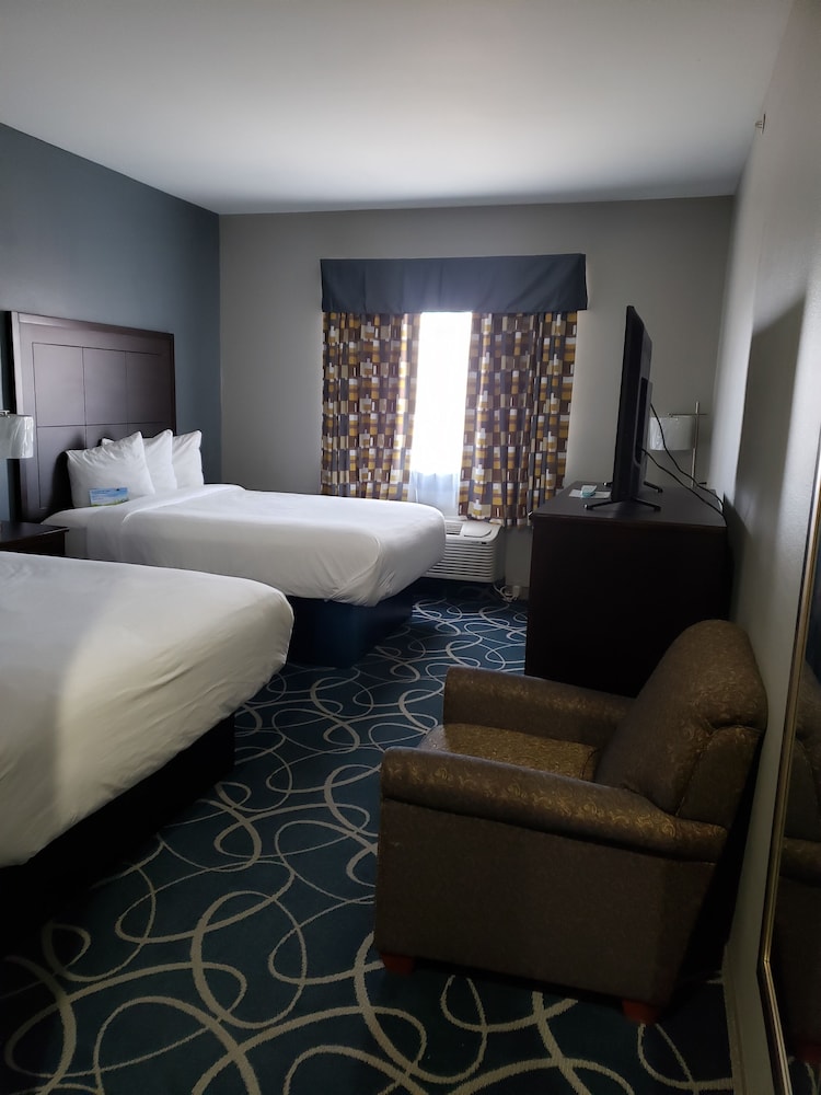Days Inn Suites By Wyndham Cleburne Tx 26/42