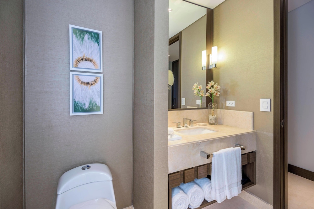 Superior, Twin Beds, Courtyard By Marriott Bogota Airport 5/6