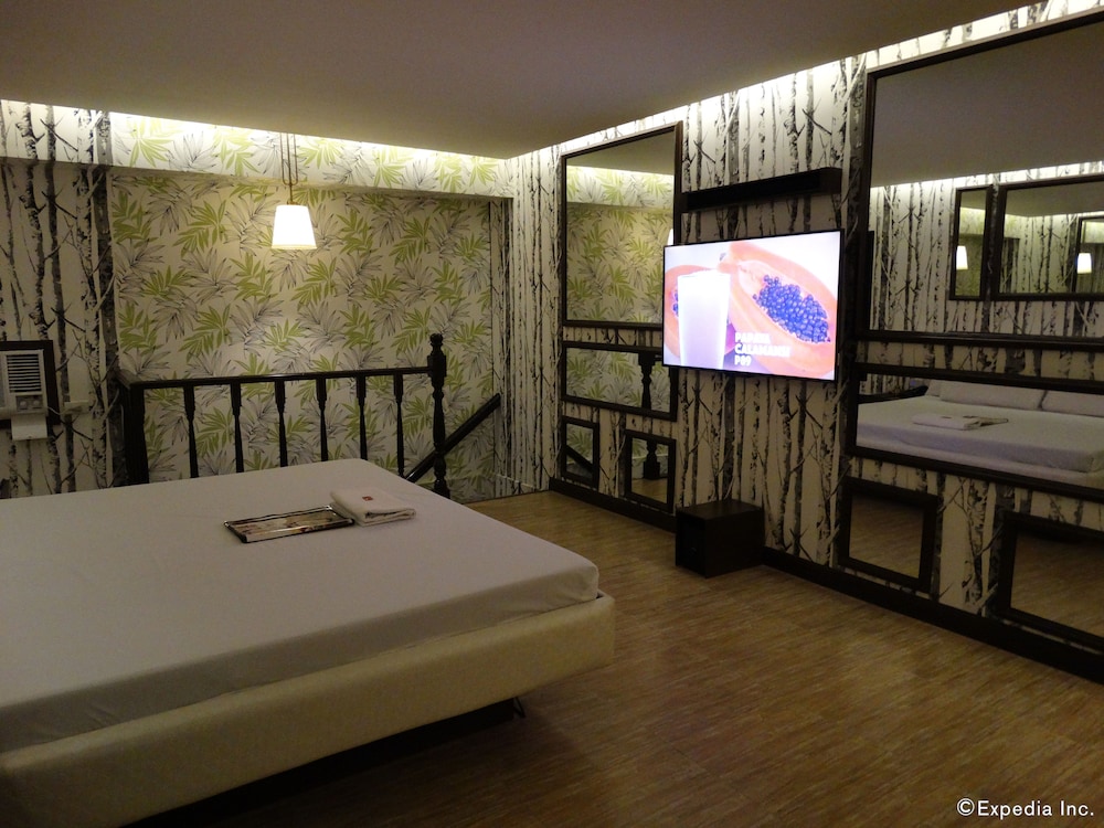 Victoria Court Cuneta 41/49