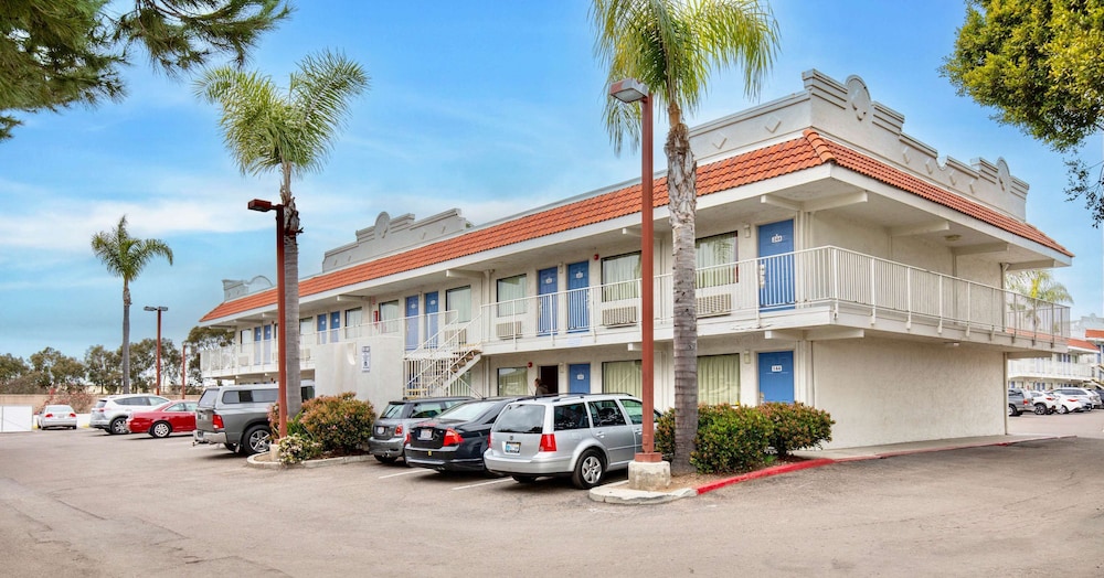 Motel6 Carlsbad, CA - Near Legoland 46/53