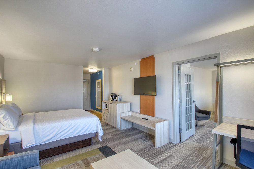 Holiday Inn Express Hotel And Suites Milwaukee Airport 26/74