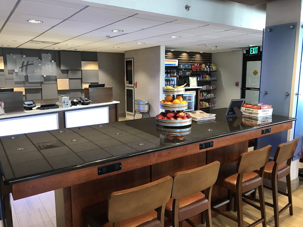 Holiday Inn Express Memphis Medical Center Midtown 48/61