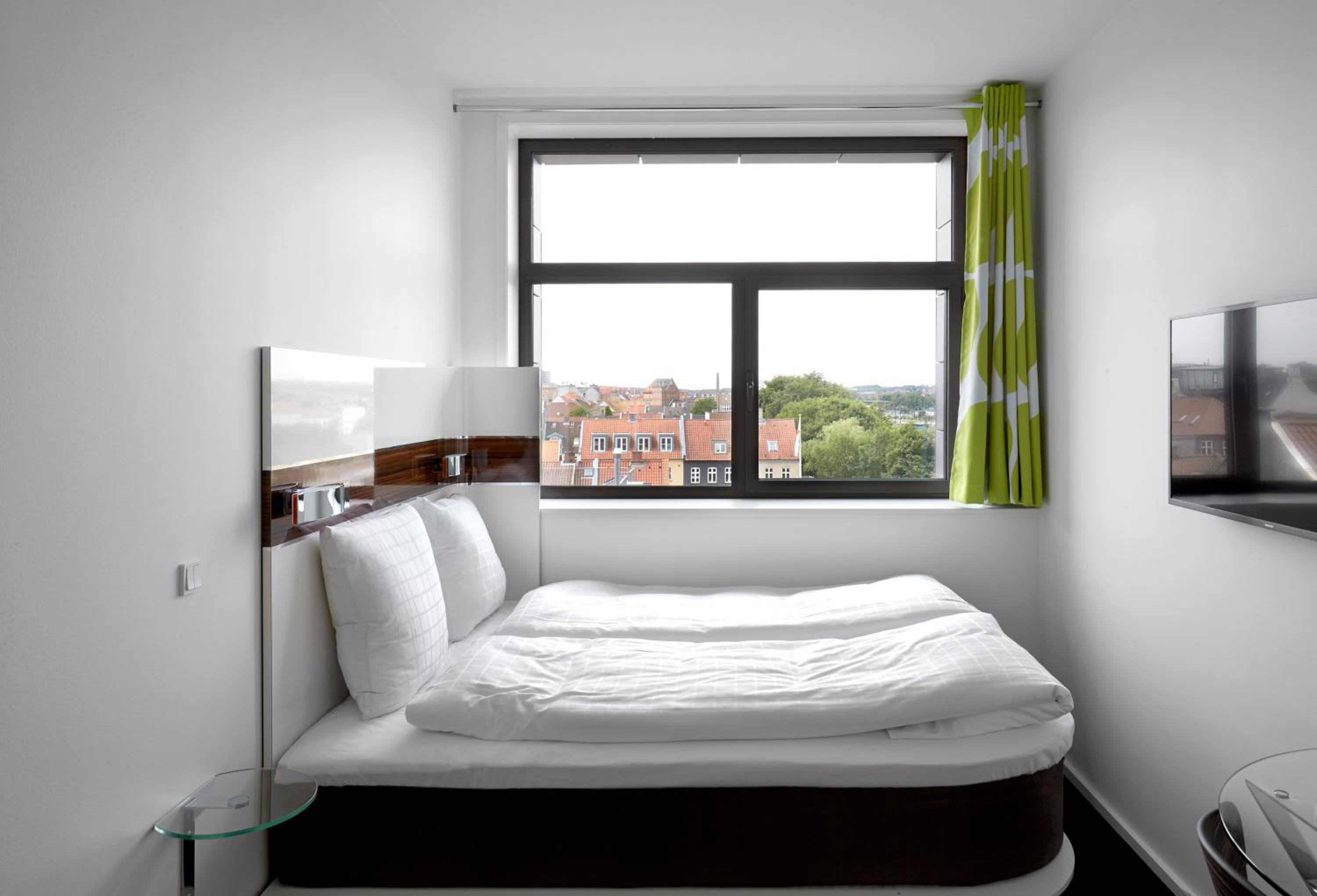 Sky, King Bed