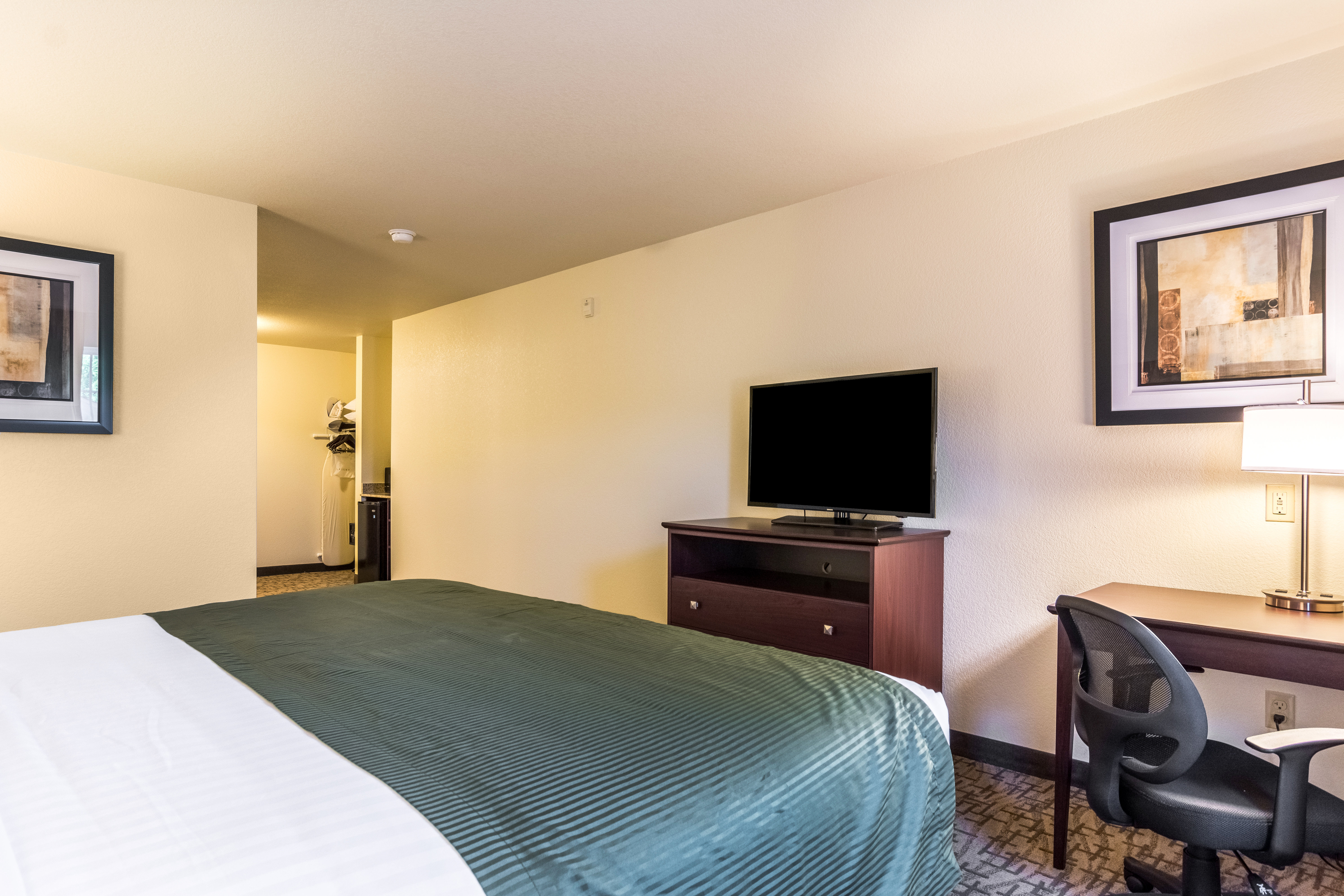 Cobblestone Hotel & Suites - Greenville 6/21