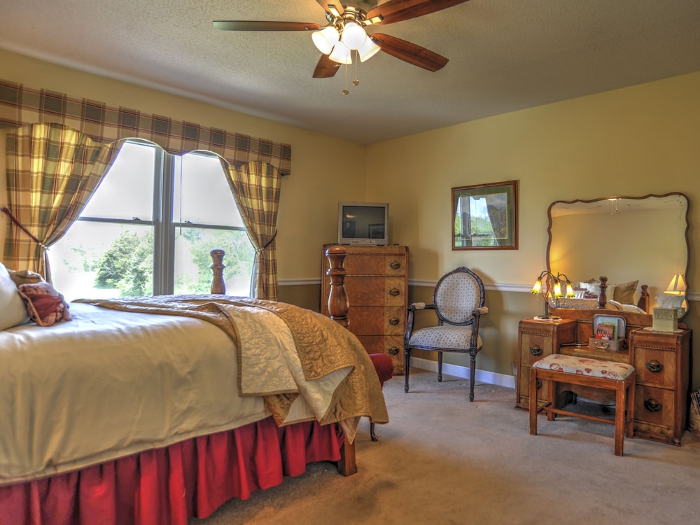 Blue Mountain Mist Country Inn 47/63
