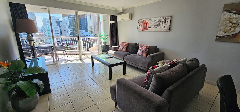 Broadbeach Holiday Apartments 26/50
