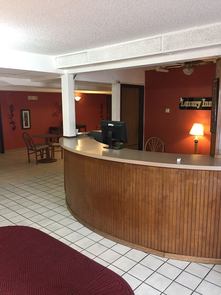 Luxury Inn &amp; Suites 3/26
