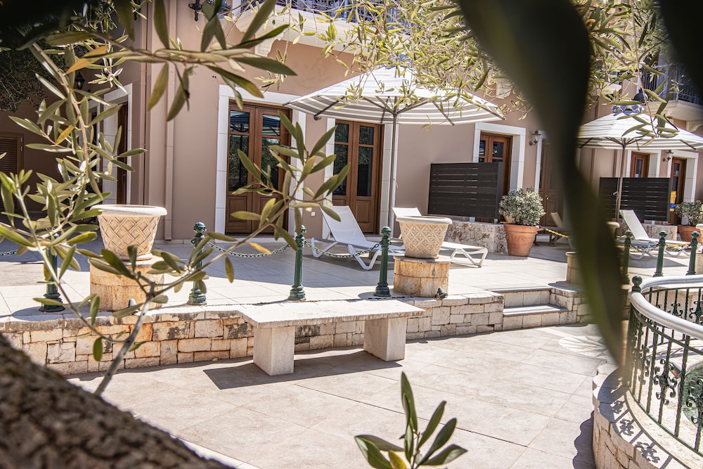 Balhambra Suites - Adults Only 43/50