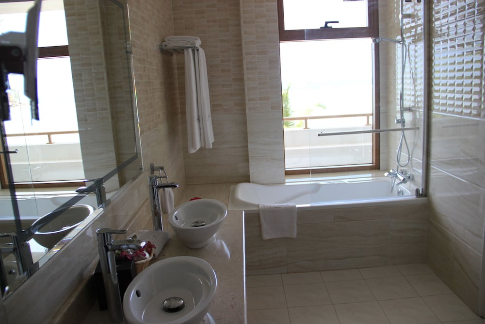 CROWN BEACH HOTEL 47/50