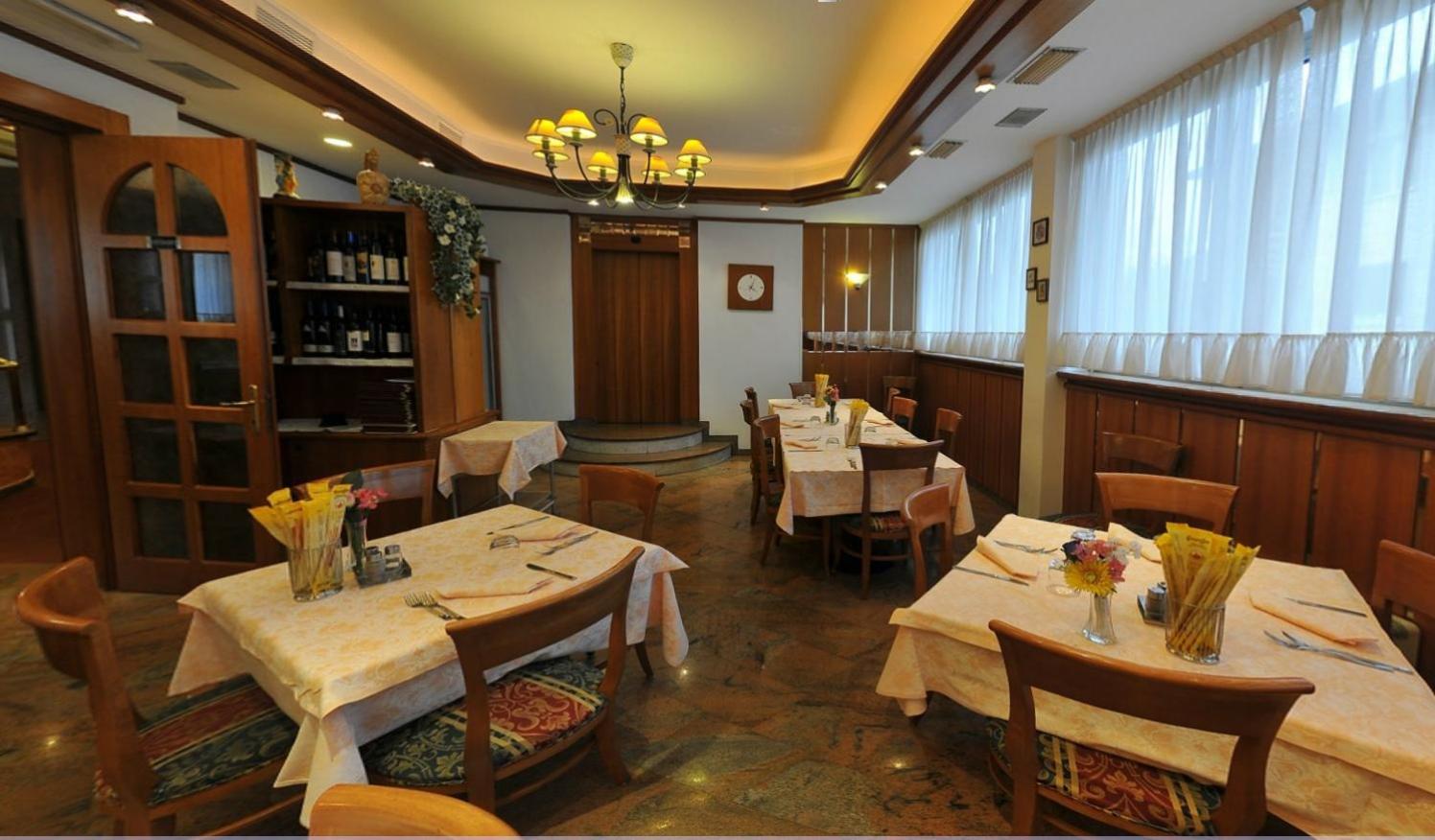 Hotel Vela 25/43