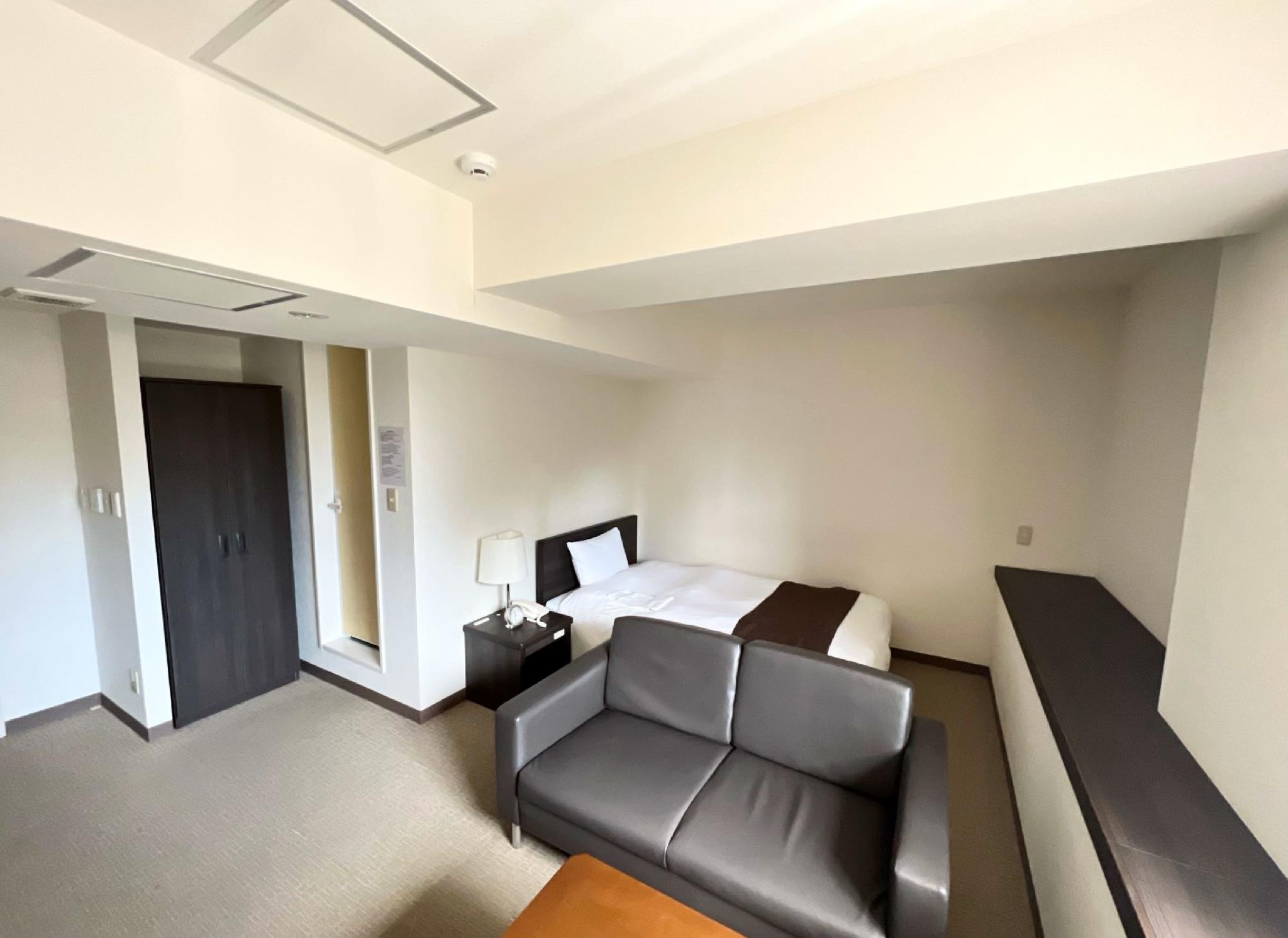 Semi Room, Superior, Single, Semi Double Bed