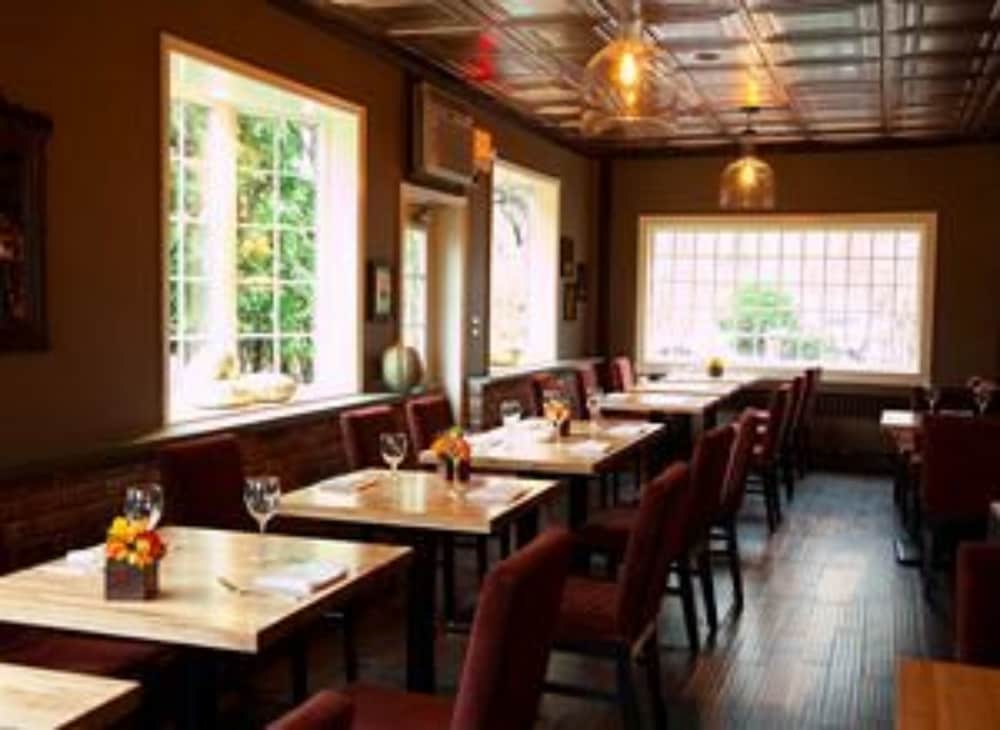 Crabtree Apos S Kittle House Restaurant Inn 42/52