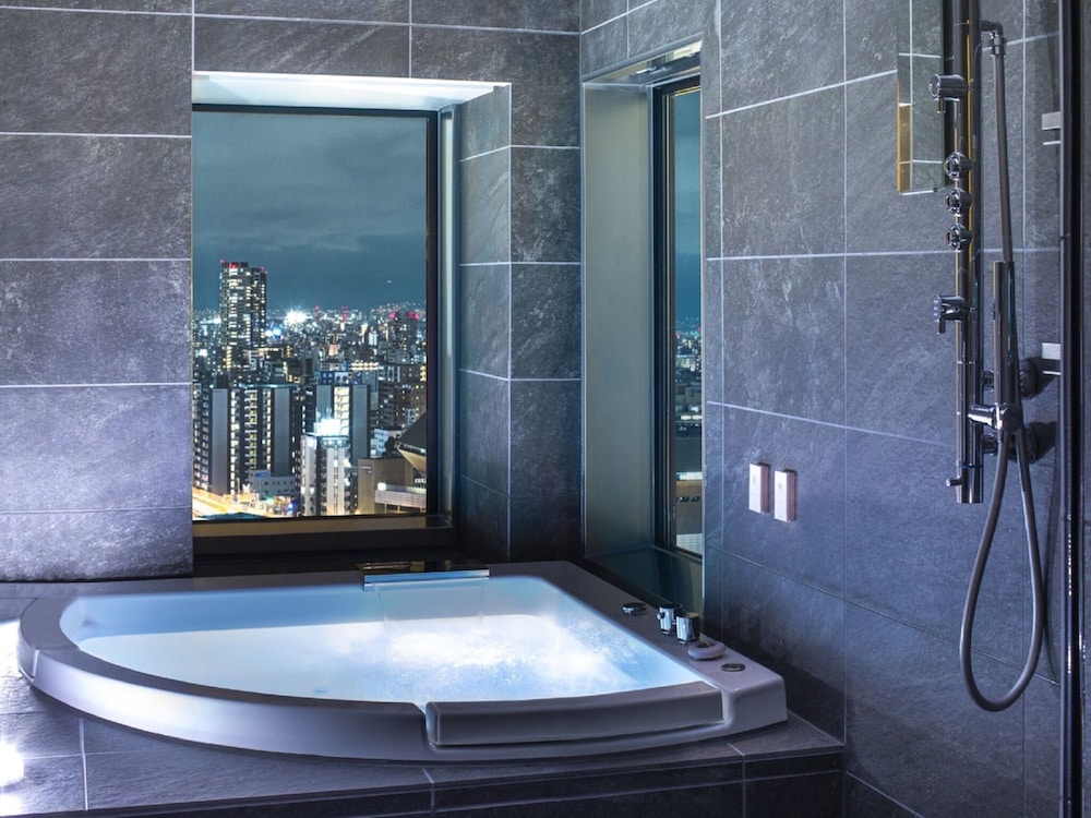 Hotel Royal Classic Osaka 50/50