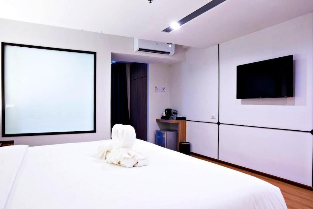 The Srivaree Airport Hotel 14/50