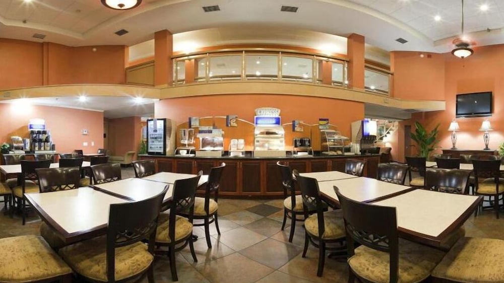 Holiday Inn Express Clearwater East Icot Center 68/78