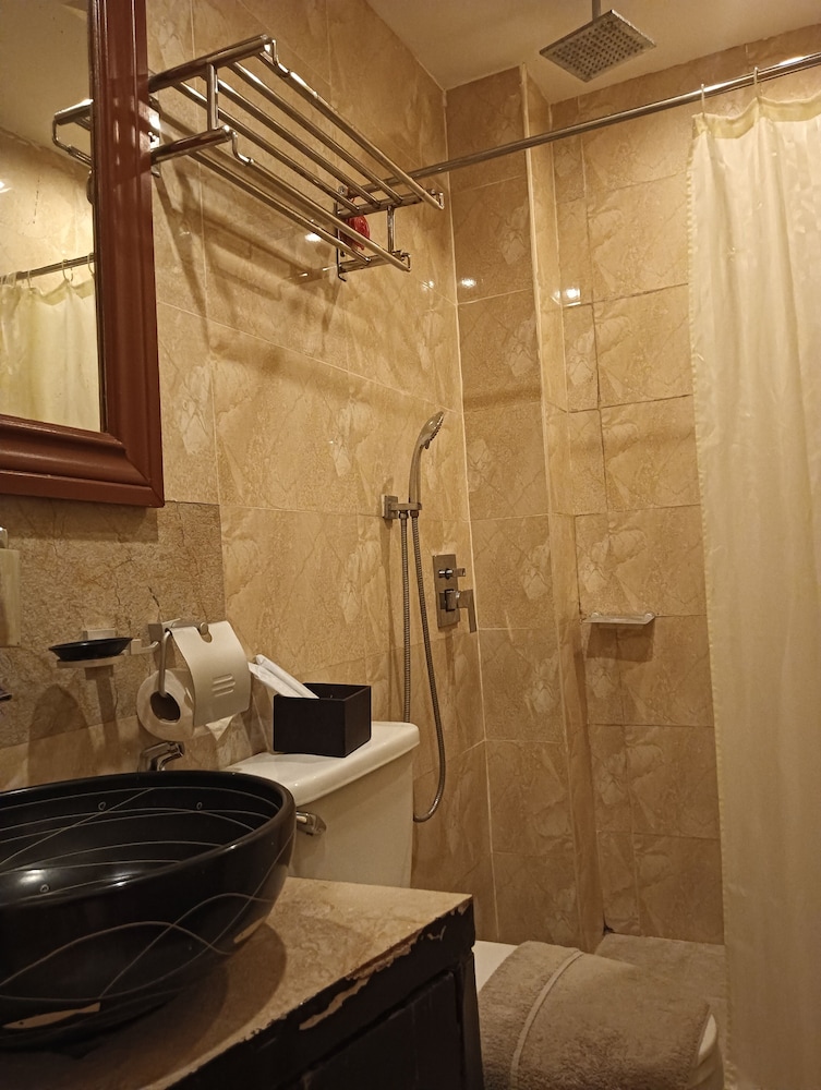 THE SITIO VILLAS AND SUITES 33/34