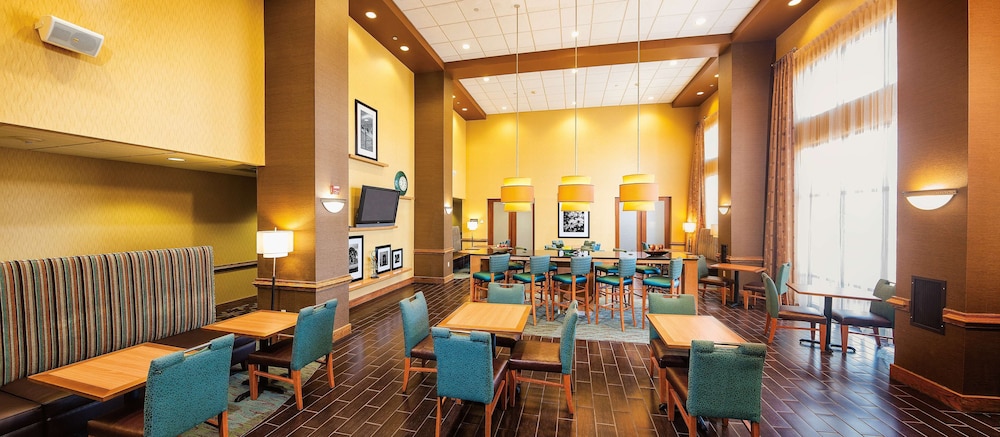 Hampton Inn & Suites Chesapeake-Square Mall 26/41
