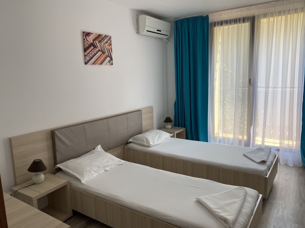 Q HOTEL NEPTUN 10/31