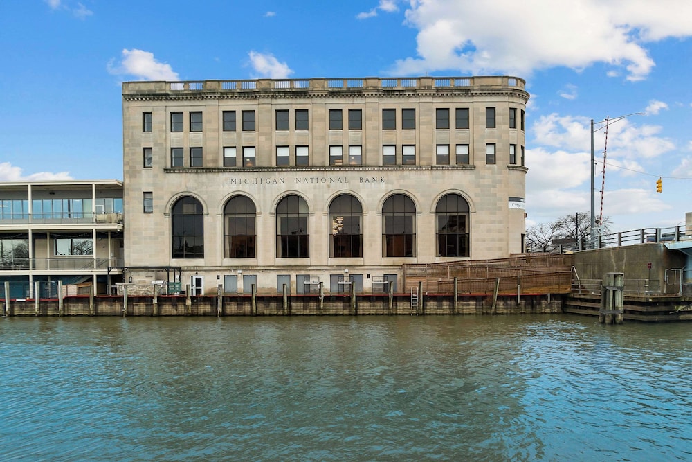 CityFlatsHotel - Port Huron, an Ascend Collection Hotel 35/40
