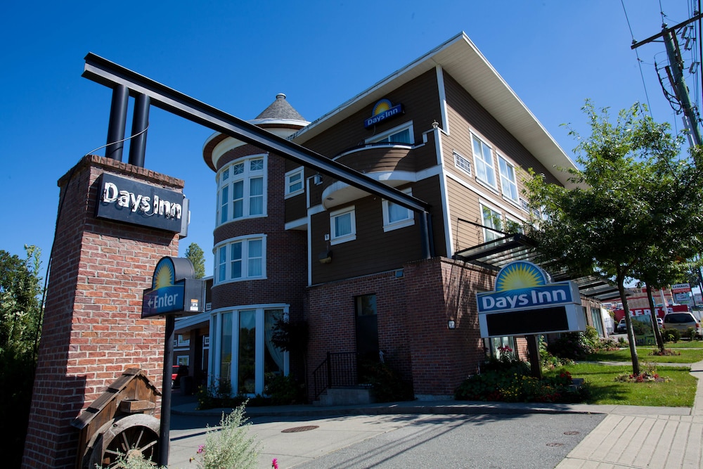 Days Inn By Wyndham Surrey 1/36