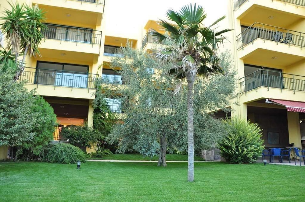 Palm Court Suites 40/48