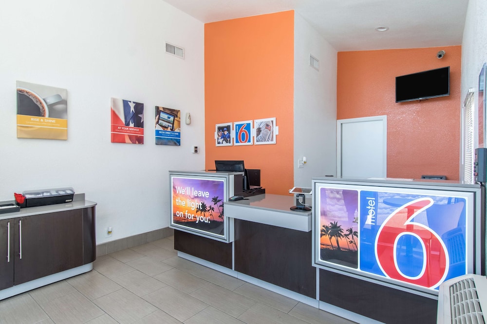 Motel6 Bakersfield, CA - Central 7/44