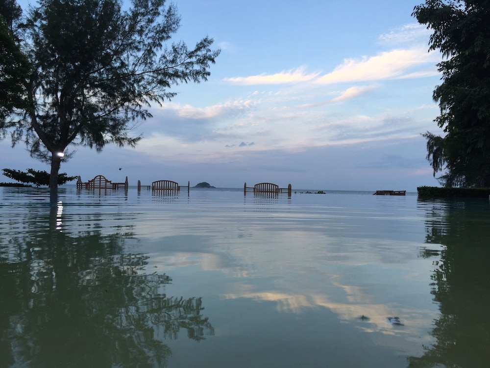 Away Baan Nub Kluen Beachfront At Huahin 16/29