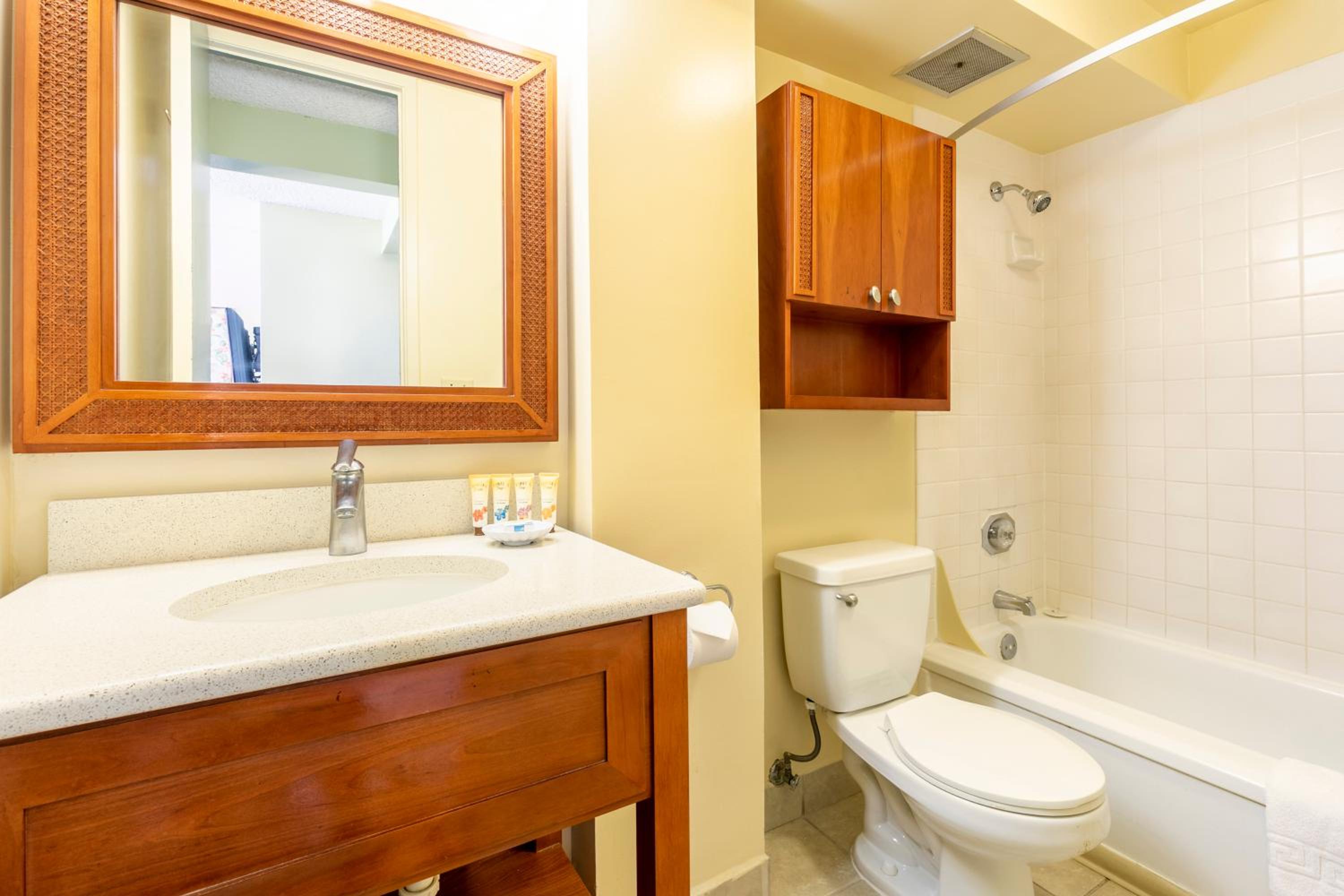 STUDIO, SUITE, TWIN BEDS