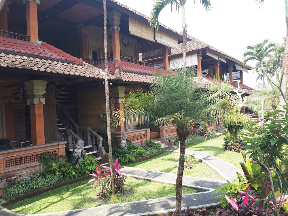 Cendana Resort Spa 8/70